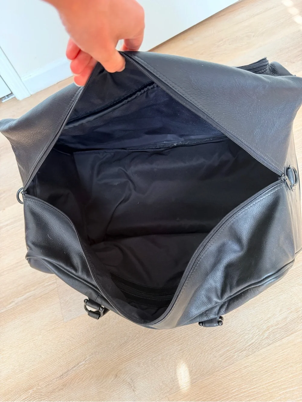 $1,250 NWOT Large Leather Rolling Duffel Bag Wheeled Carry On Handmade Colombia